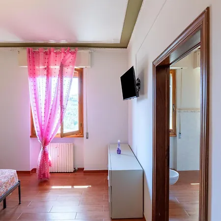 Spacious And Bright House With Private Pool