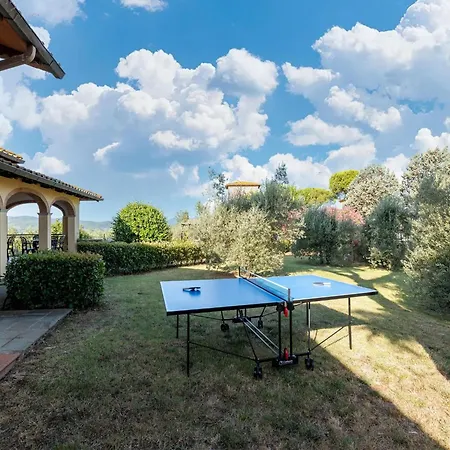 Spacious And Bright House With Private Pool